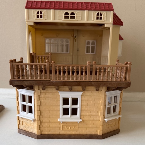 Calico Critters Charming Red Roof Dollhouse - Picture 2 of 16